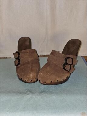 Dana Buchman Shoe with Open back close front with studs 9.5 m